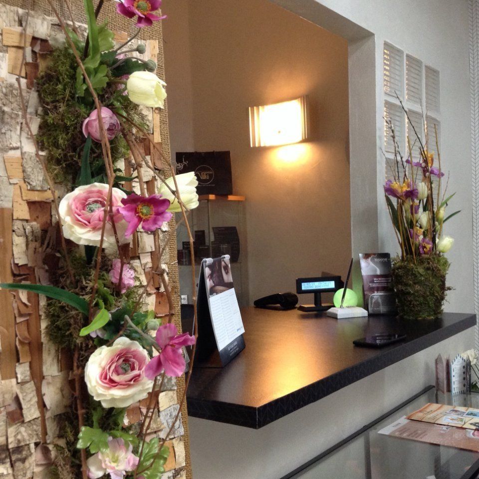 Negozio con decorazioni floreali