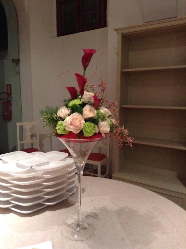 Bouquet di fiori a decorazione di un tavolo