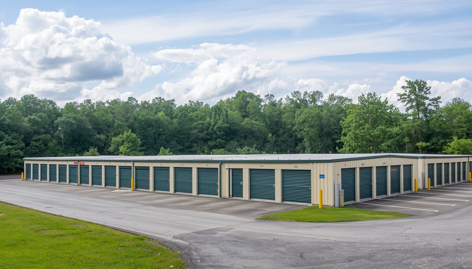 Drive-up self-storage facility with multiple unit sizes in Lexington, North Carolina.