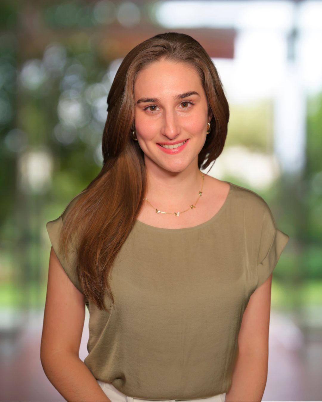 woman smiling welcoming Gianina Casale Dance Movement therapist in DFW Grapevine Texas