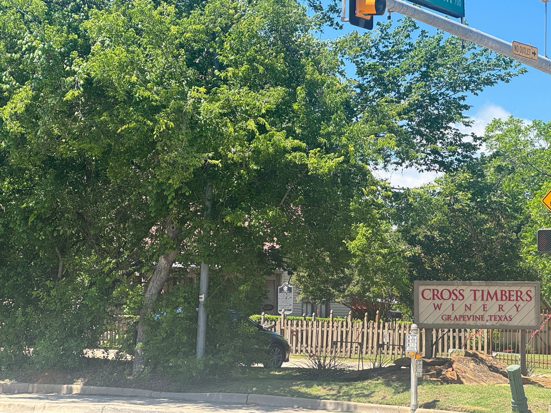Cross timbers winery a place to sit outside and enjoy while practicing mindfulness in Grapevine Texas