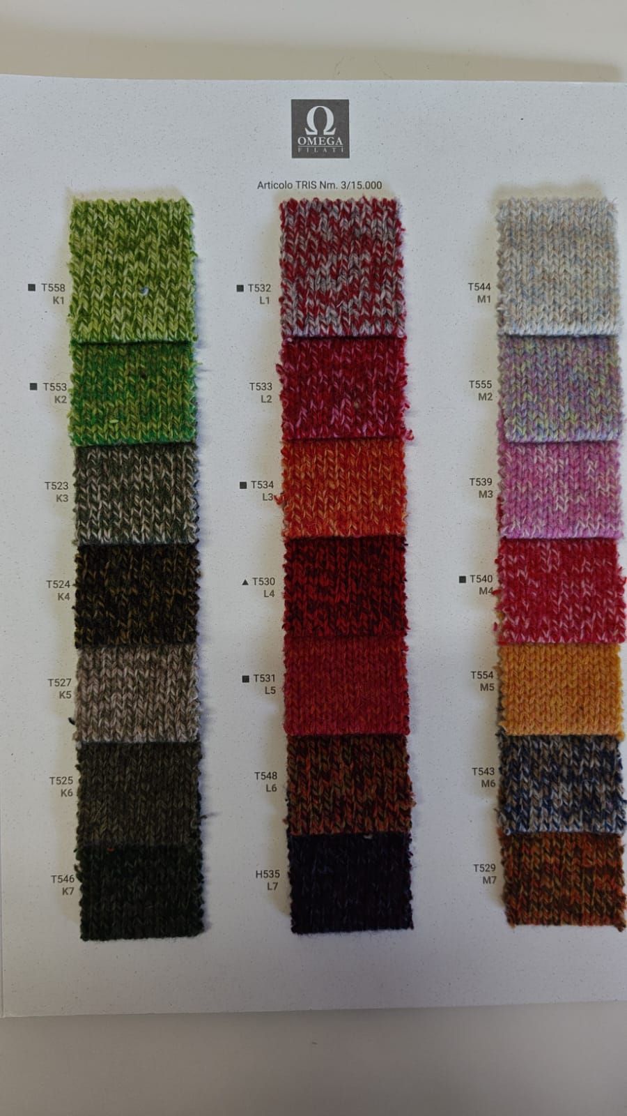 Muestras de tela de diversos tejidos de colores.