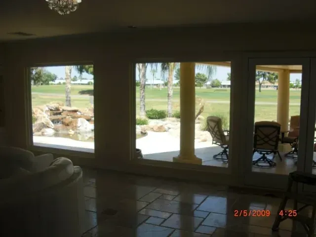 A picture of a living room taken on 2/5/2009.