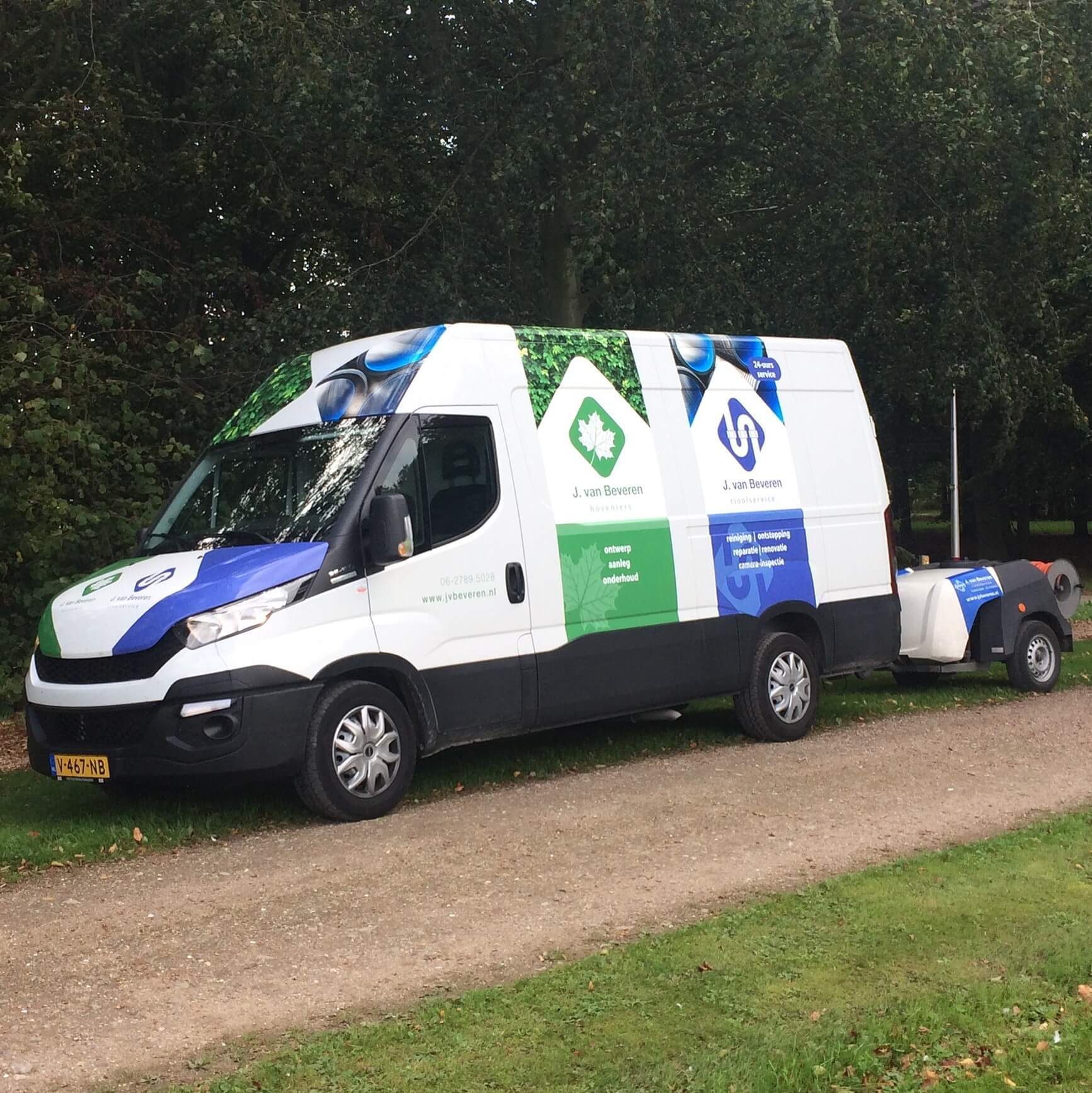 Rioolverstopping? Onze werkbus met spuitkar staat paraat voor alle rioolproblemen in Zeeland.