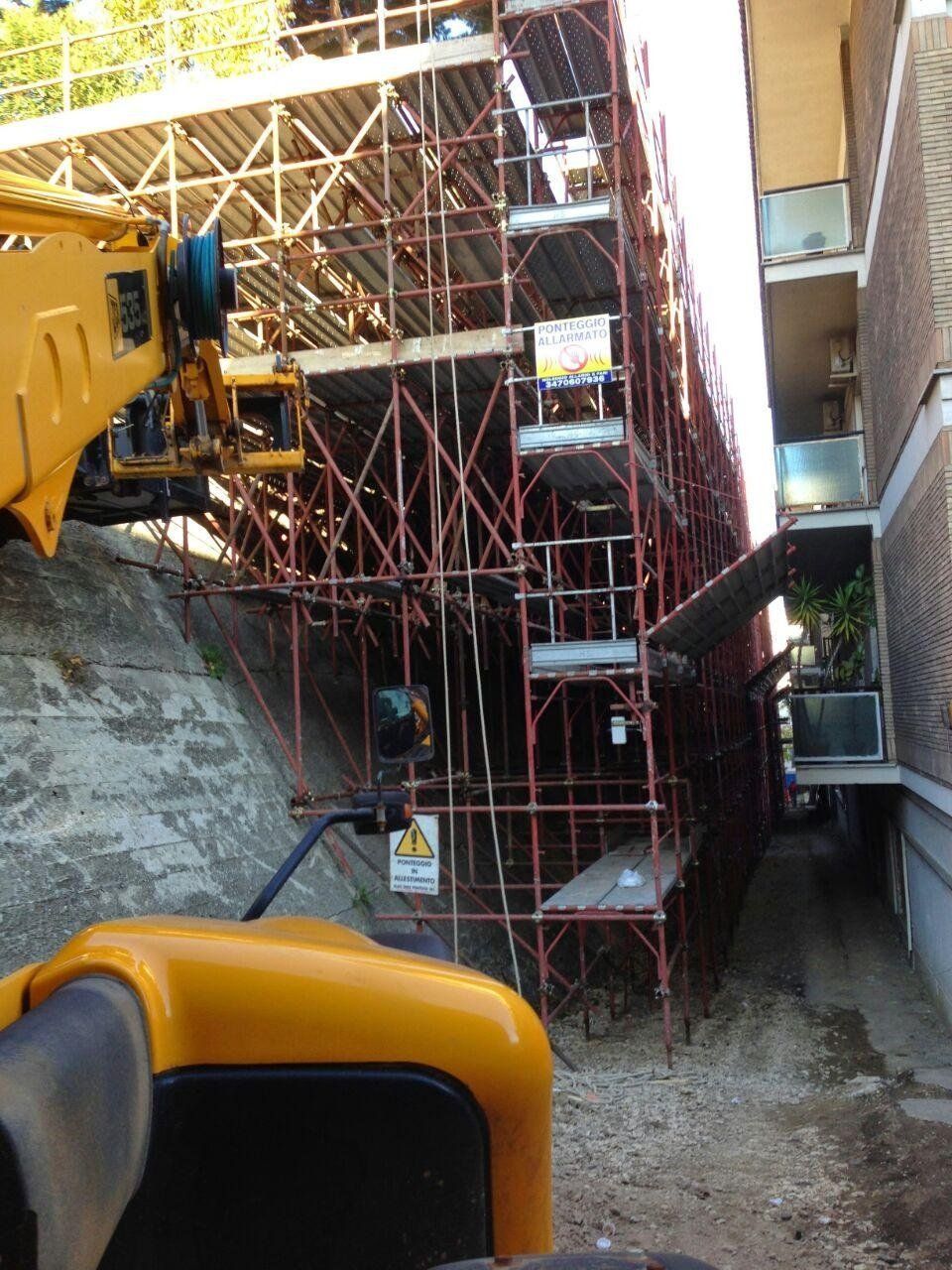 Cantiere edile con dei ponteggi