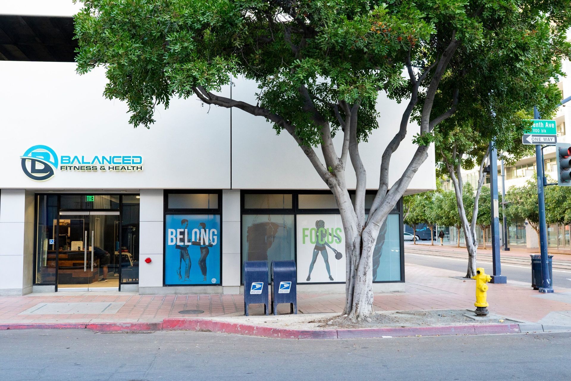 A building with a sign that says belong on it