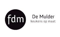 The logo for de mulder keukens op maat is black and white.