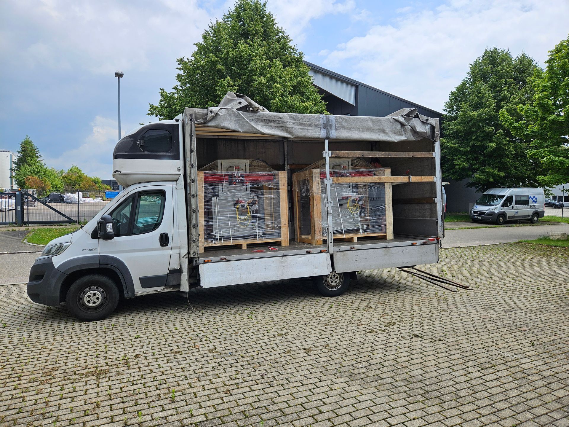 Siebdruckmaschine für Rund- und Flachdruck von Alraun Maschinenbau