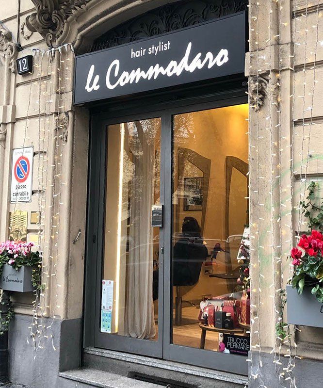 Le commodaro Hair Stylist vetrina