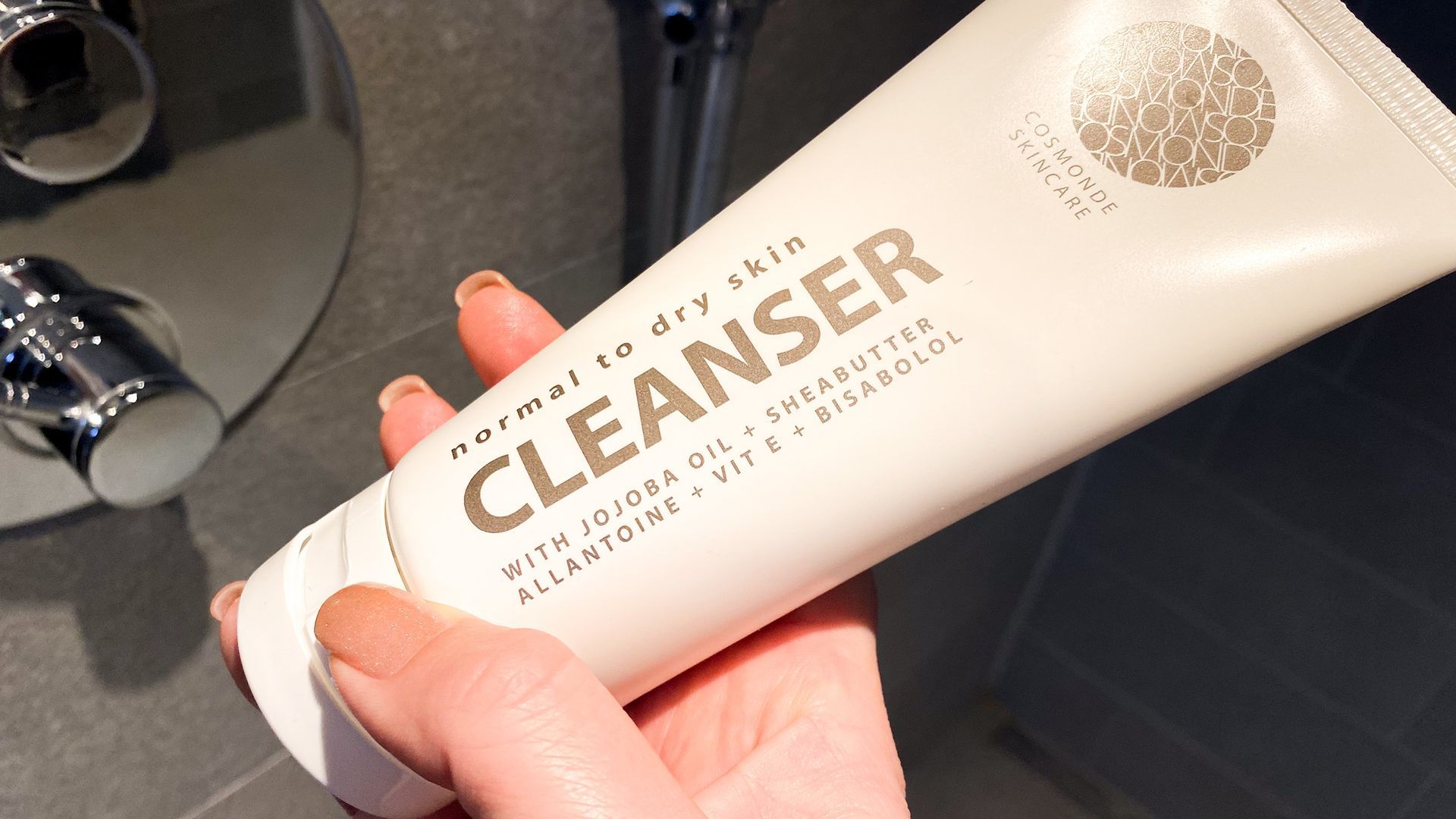 Preview van zes verschillende verpakkingsontwerpen voor de nieuwe parfumvrije huidverzorgingslijn van Cosmonde