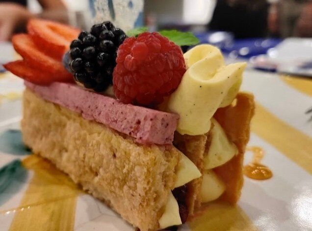 Tart with fresh fruit