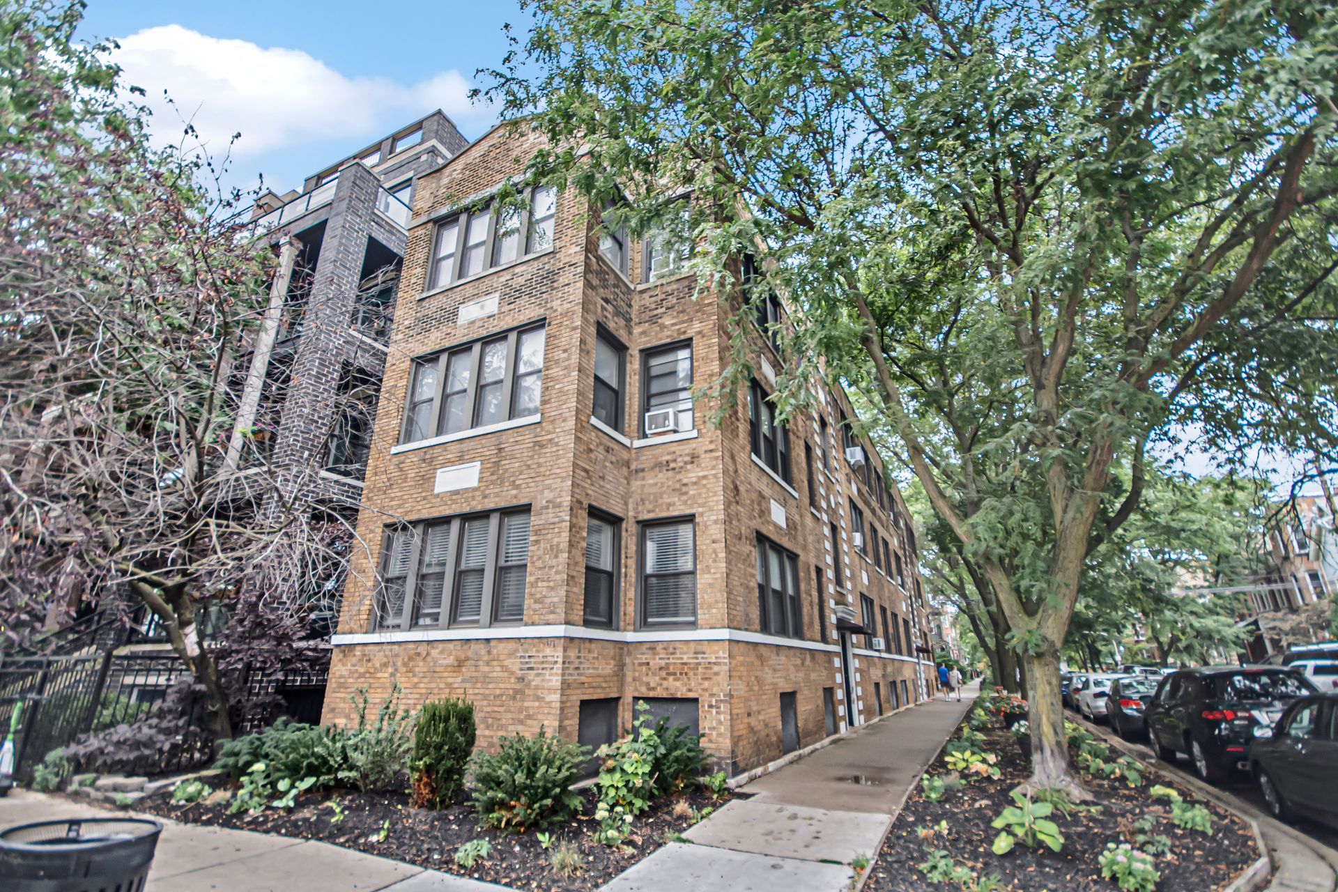 1003-1009 W. OAKDALE