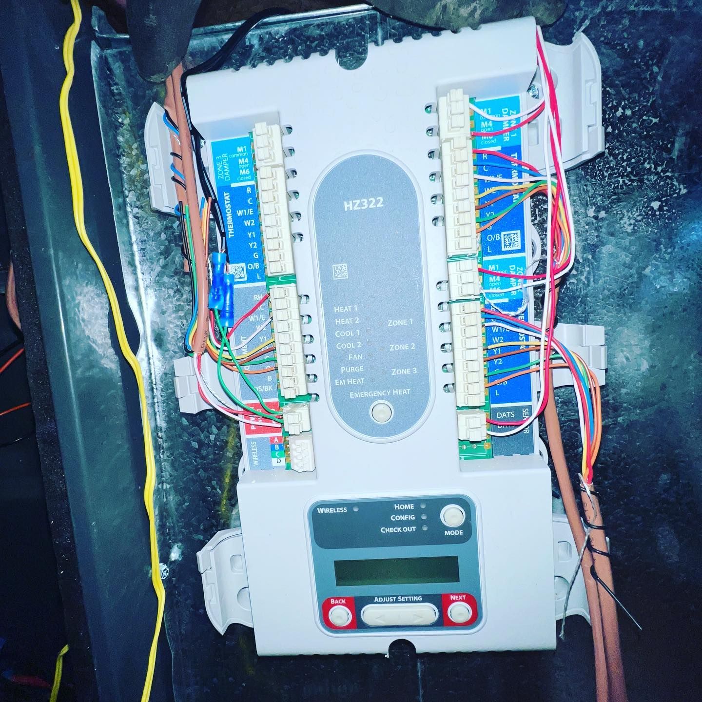 A white box with a few wires coming out of it that says ' nertz ' on it