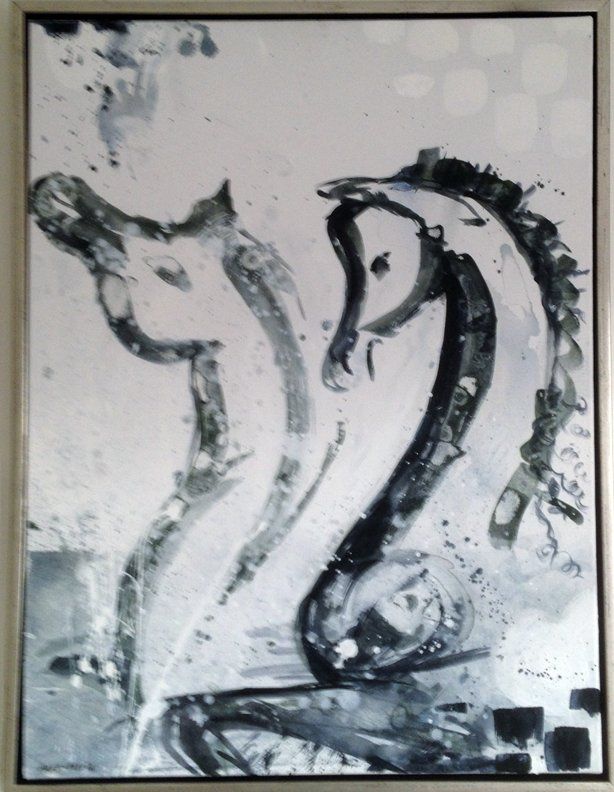 Et svart-hvitt maleri av to hester