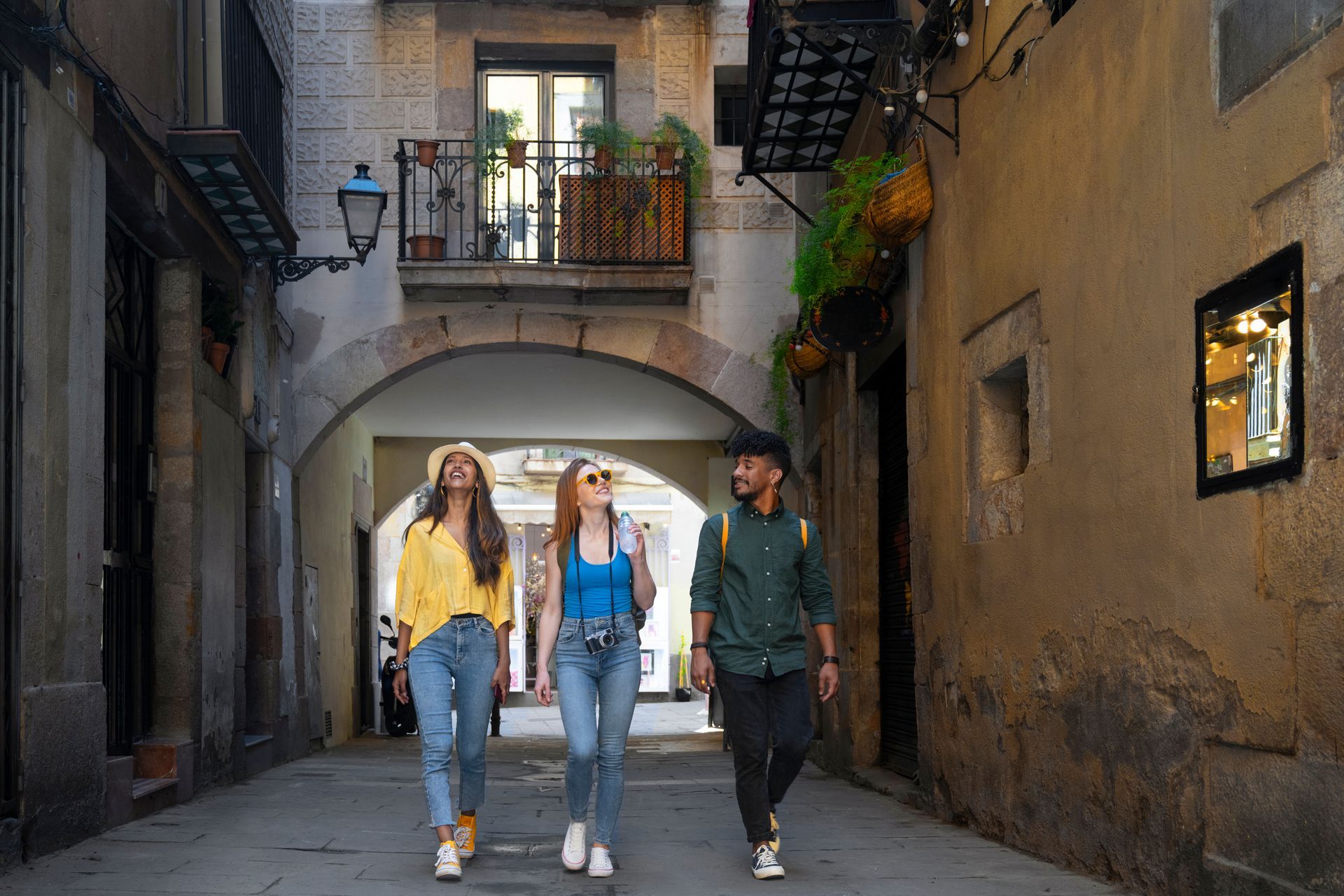 Tapas und Vermut in einer Taverne in Gràcia, Barcelona – authentisches katalanisches Food Erlebnis