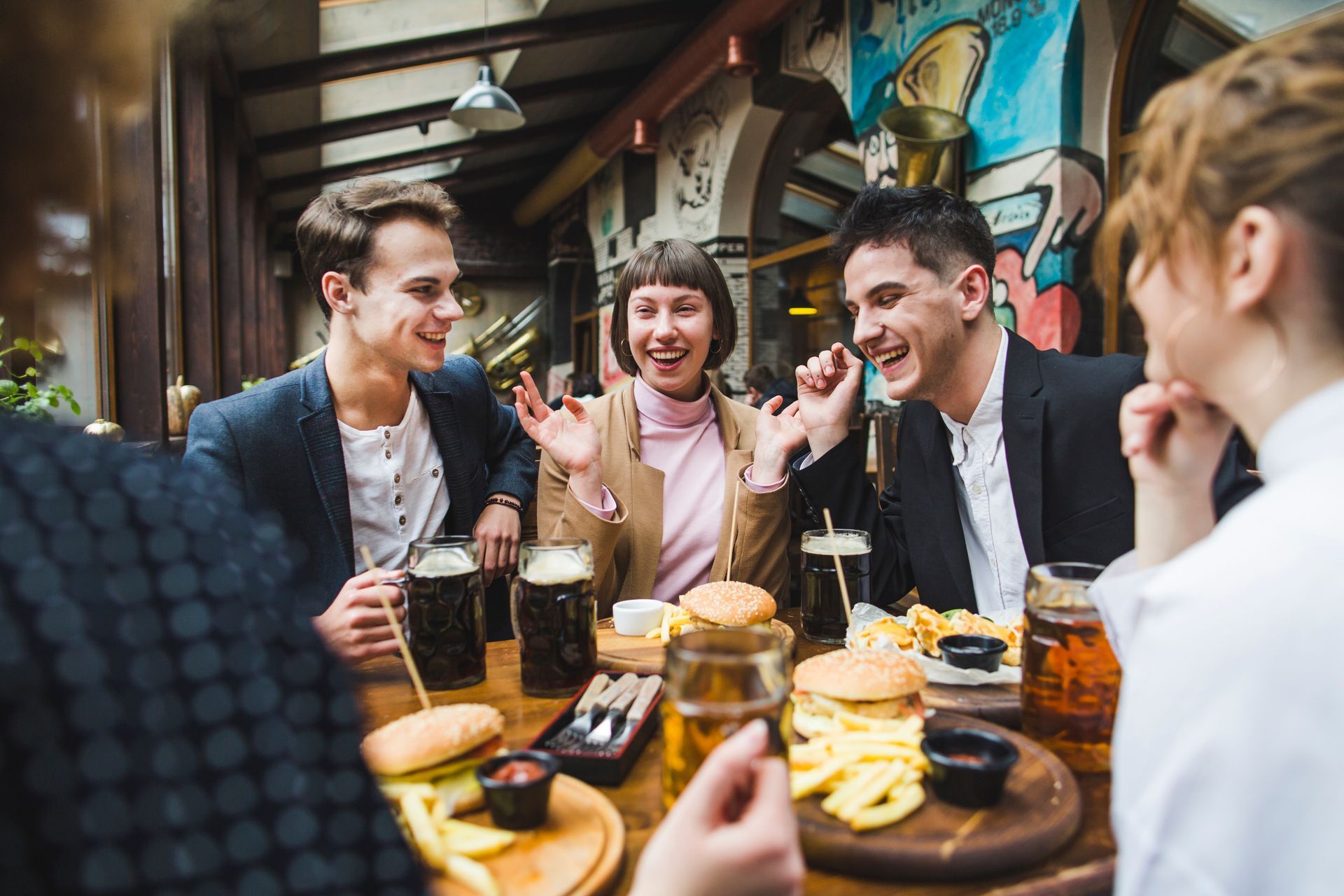 Berlin Food Tour am Alexanderplatz mit Currywurst, Döner, Bouletten und Berliner Gebäck