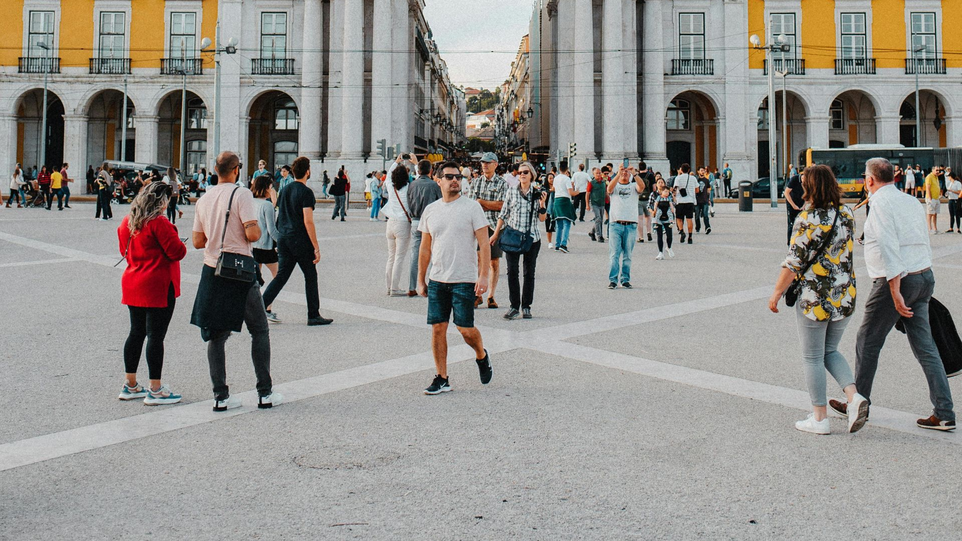 Caldo verde vegetariano, batatas piri-piri e pastel de nata no tour gastronómico vegetariano Lisboa