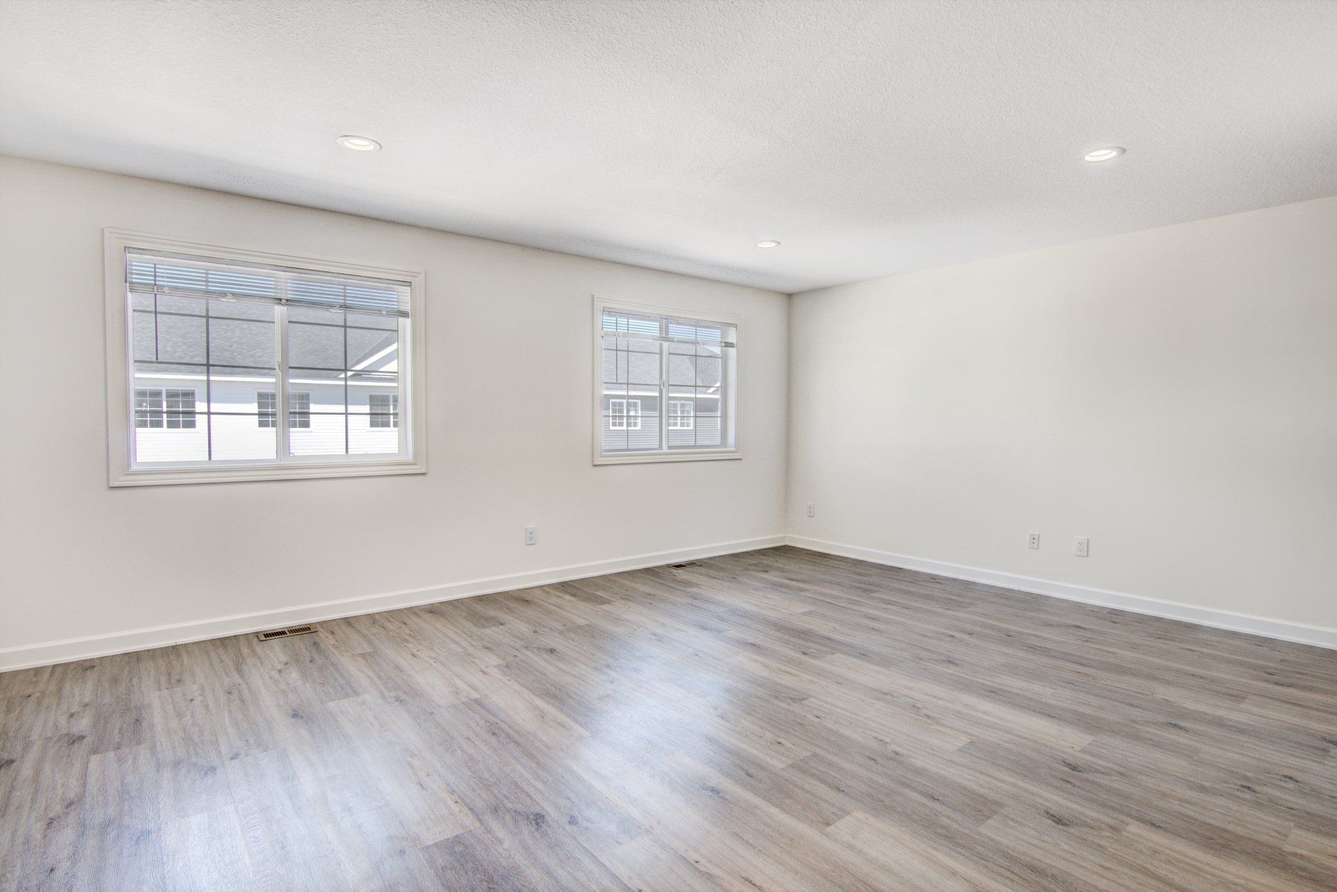 River Falls Large Bedroom Photo