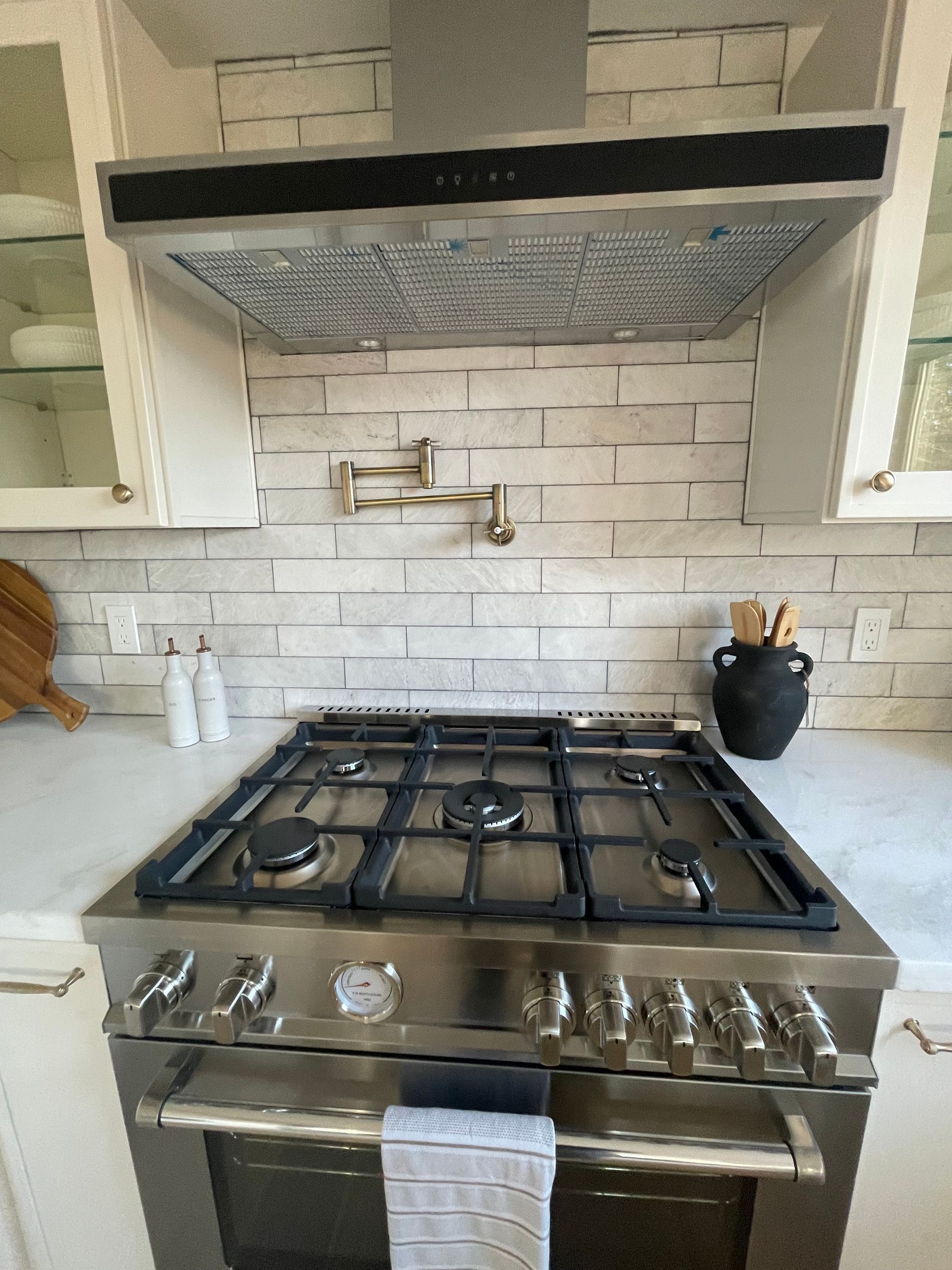 Kitchen with Pot Filler Installed by Royal Flush Plumbing in Tacoma