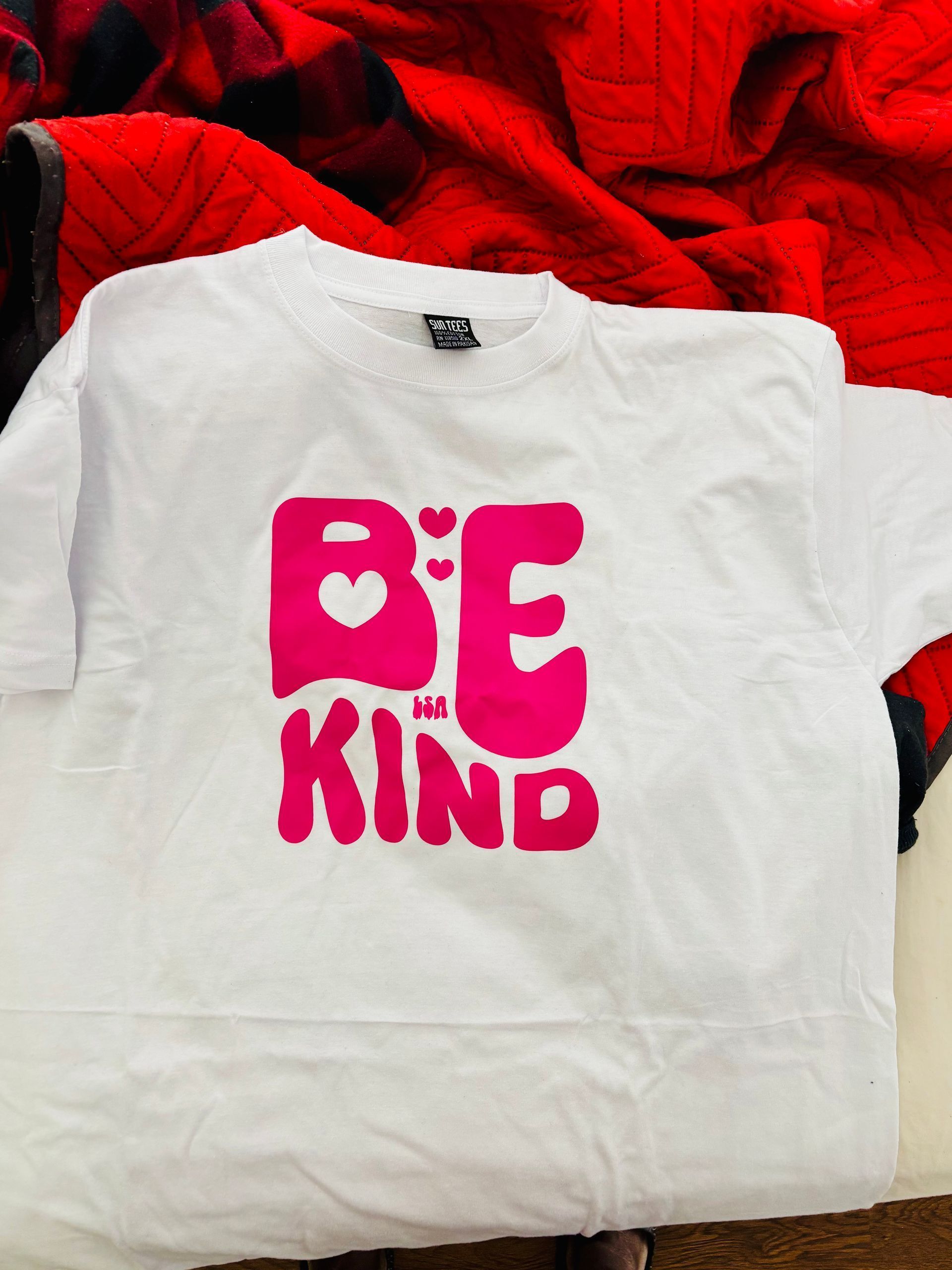 Women's Graphic T-shirt Be Kind