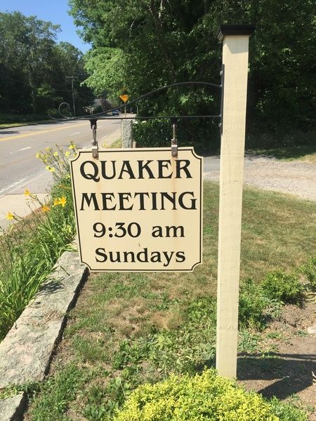 A sign that says quaker meeting 9:30 am sundays