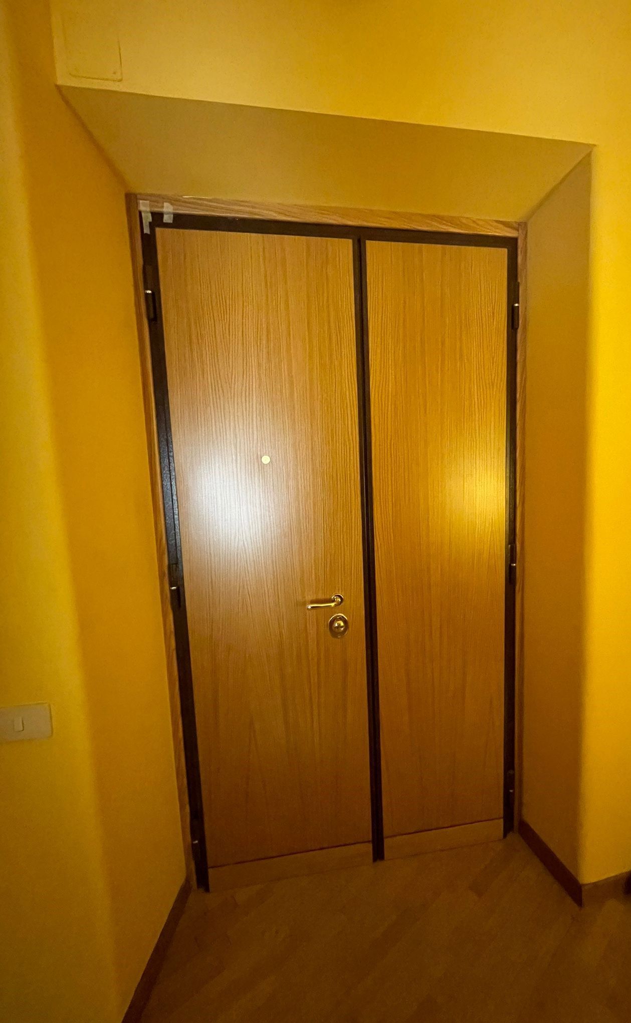 Porta blindata effetto legno