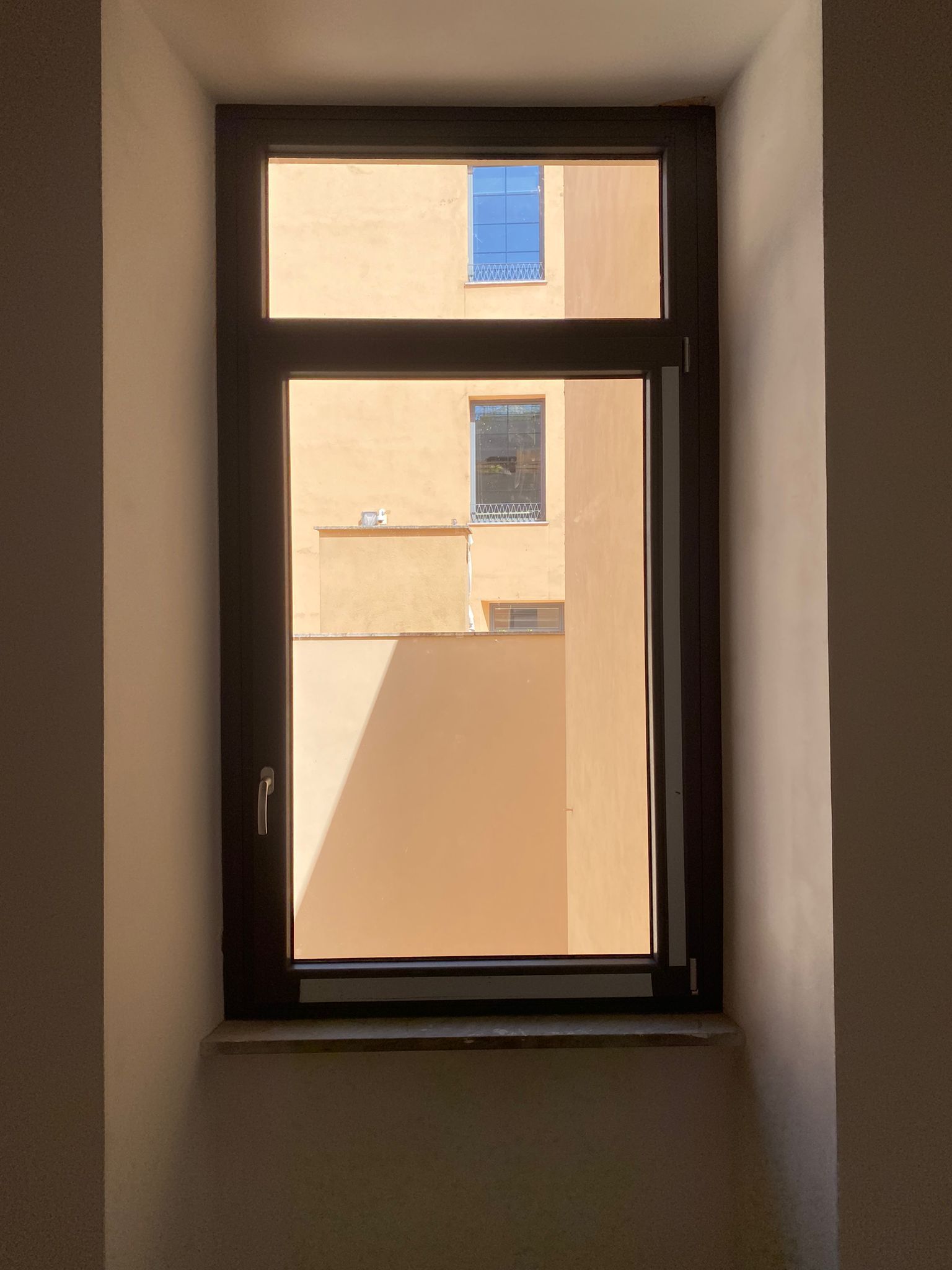 Finestra con vetro superiore