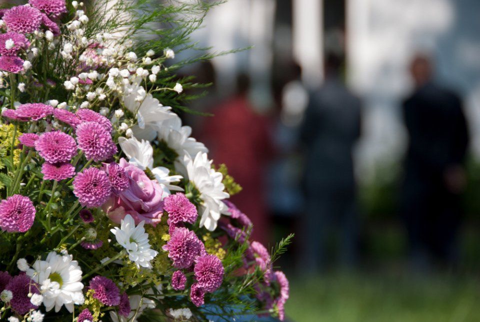 corone di fiori per rito funebre