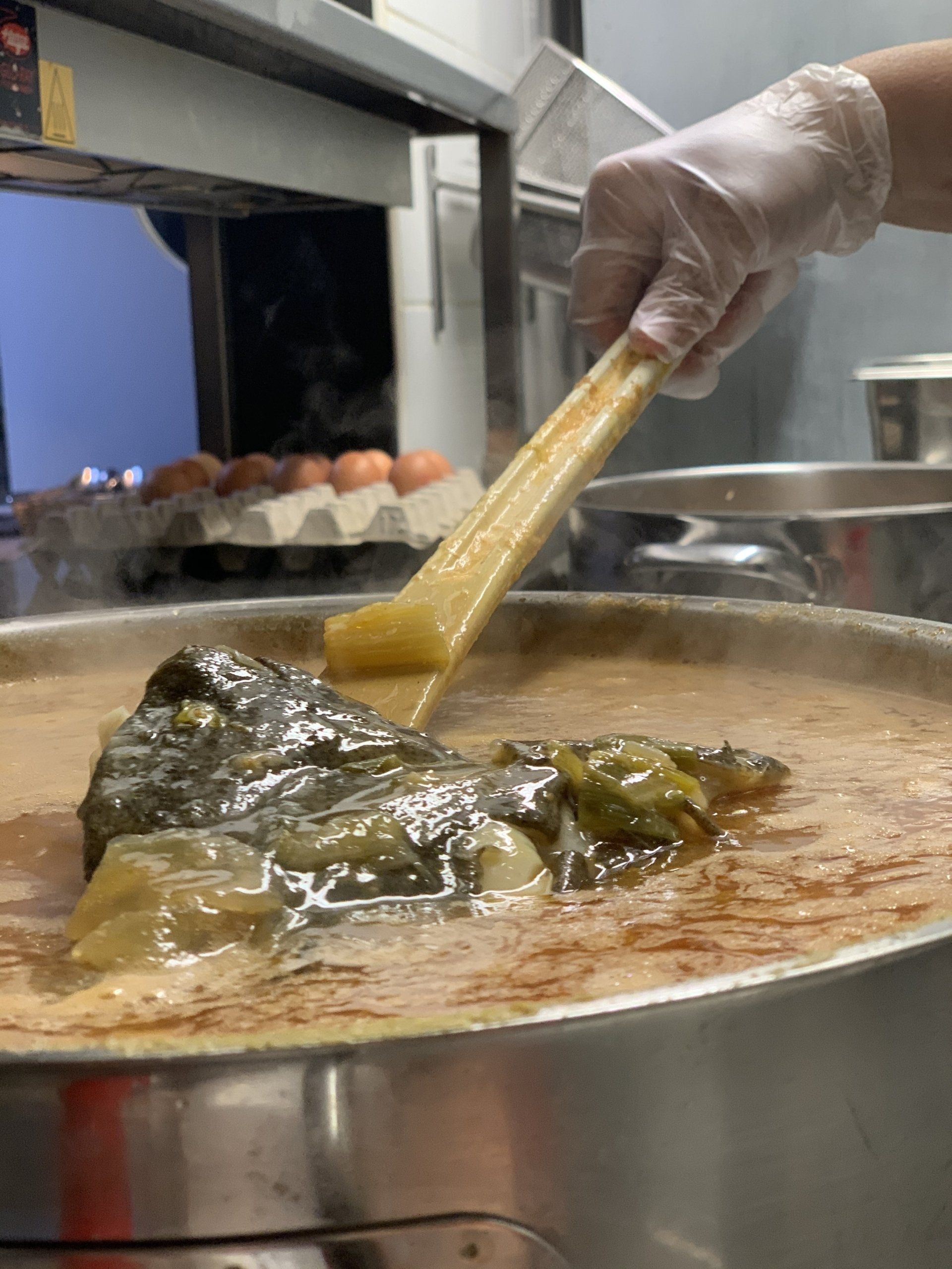 verse vissoep, beste vissoep, vissoep, Marianne Pauwaert beste Vlaamse vissoep, Vlaamse vissoep, Noordzeevis,beste garnaalkroketten van zeebrugge, garnalen, veel garnalen, verse garnaalkroketten , restaurant , Tijdok, tijdok zeebrugge,meeuwen, pedro rappé, bereiding garnaalkroketten, restaurant, visrestaurant, zeebrugge , vissersschip, vismijn