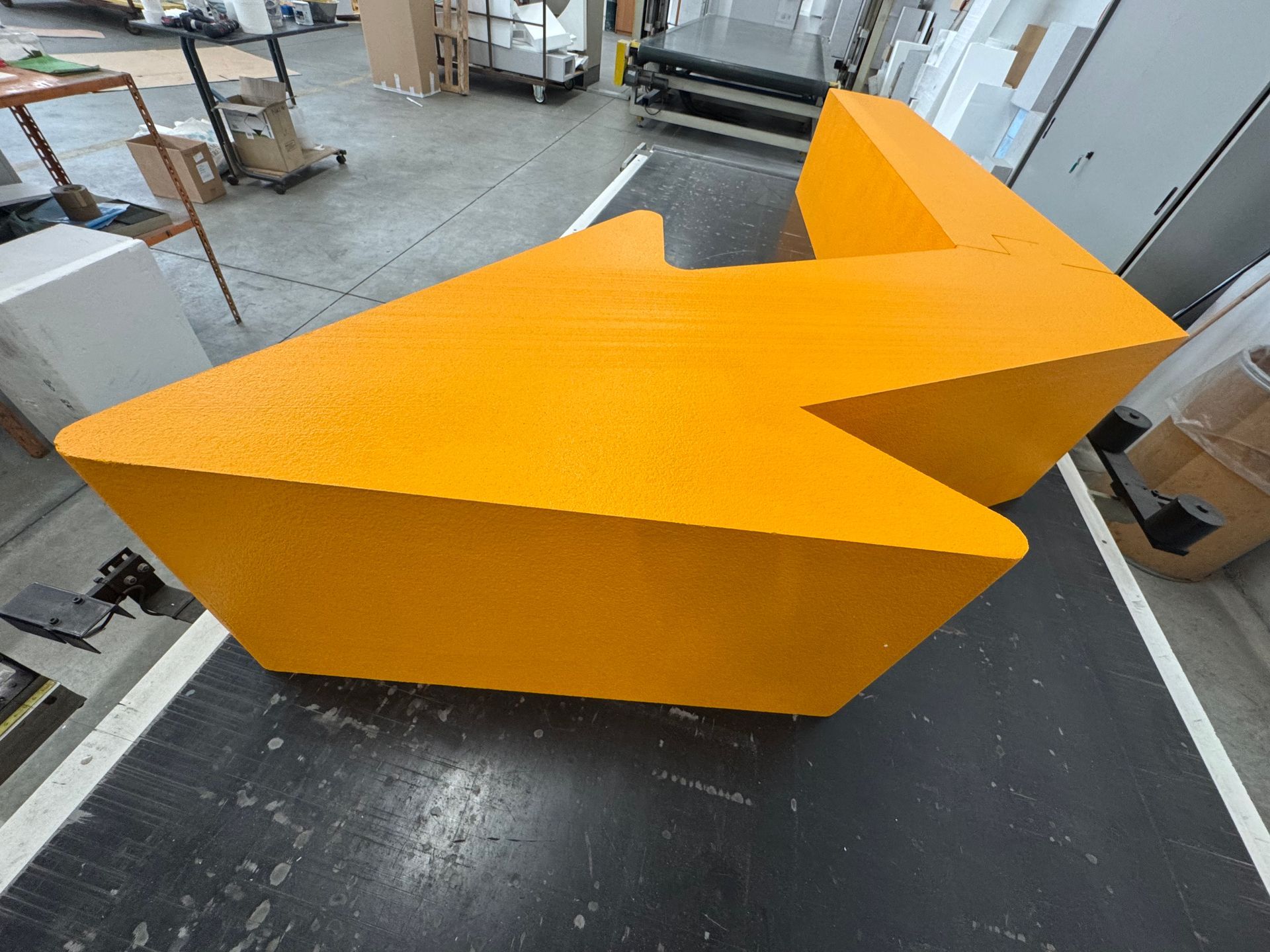 scritta 3D colorata per decori in polistirolo per stand