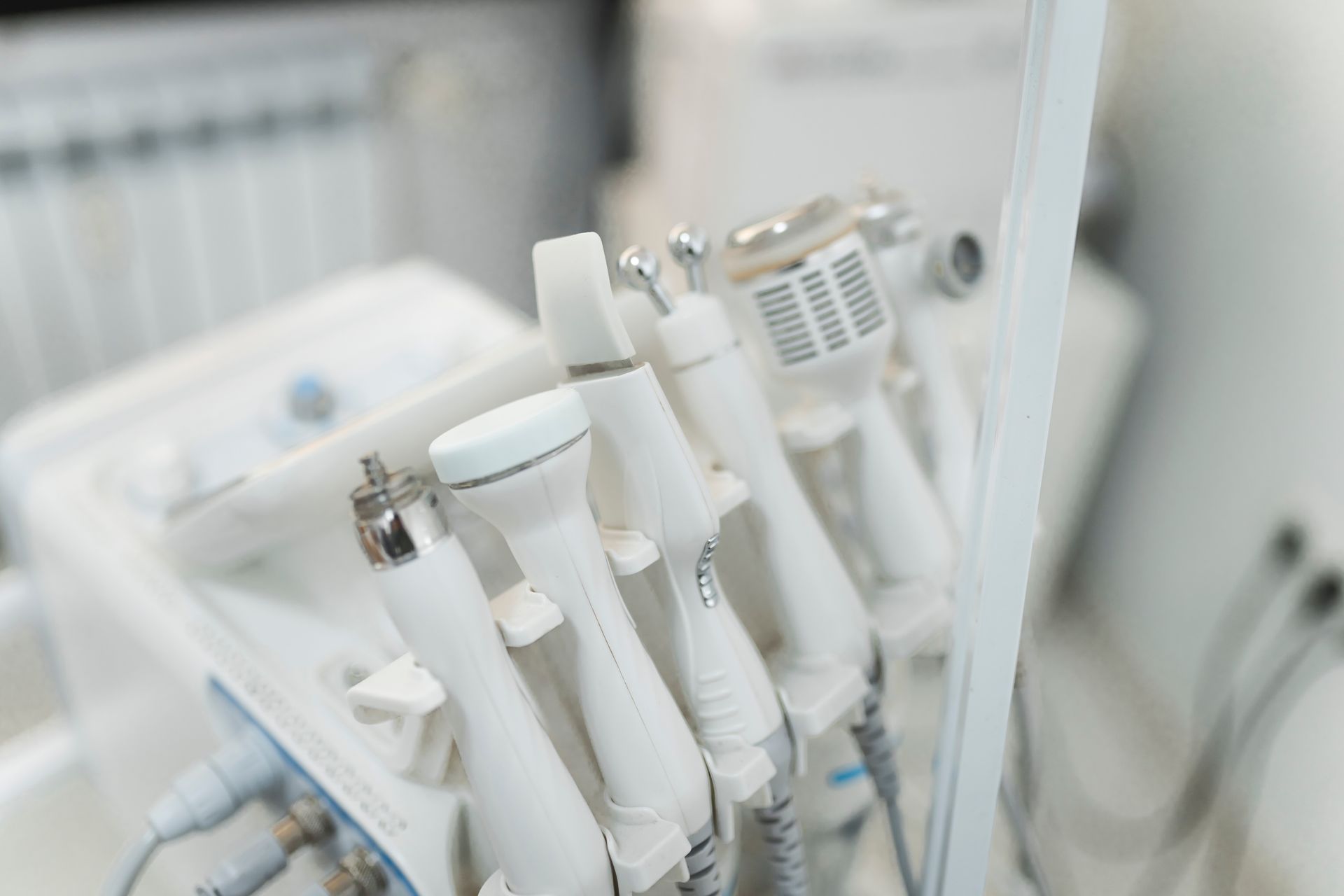 A bunch of white instruments are sitting on a table.