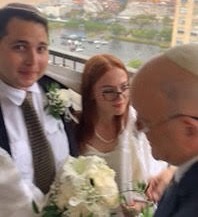 Jewish couple getting married overlooking the Hudson River