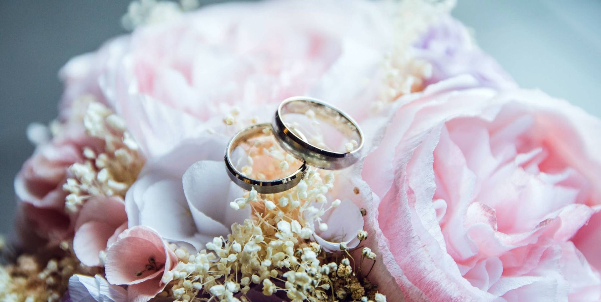 Know what's in and what's out in the wedding trends for 2023