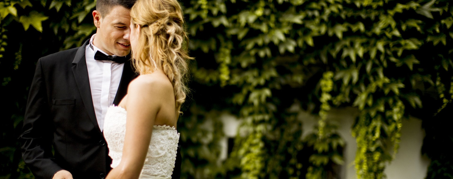 Newlywed couple in a beautiful garden