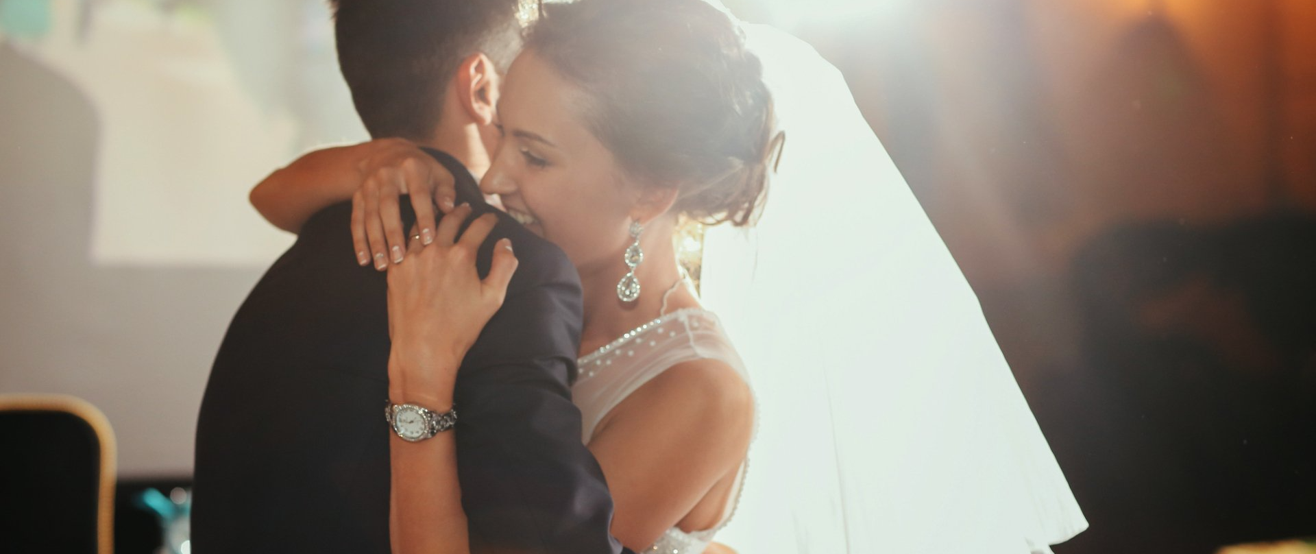 bride and groom's first wedding dance