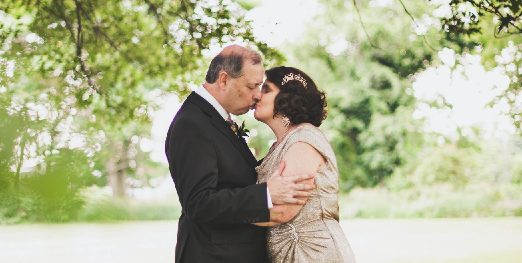 an older couple kisses at the end of their vow renewal ceremony