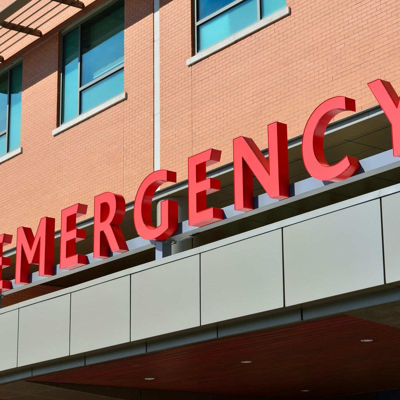 An emergency sign on the side of a building