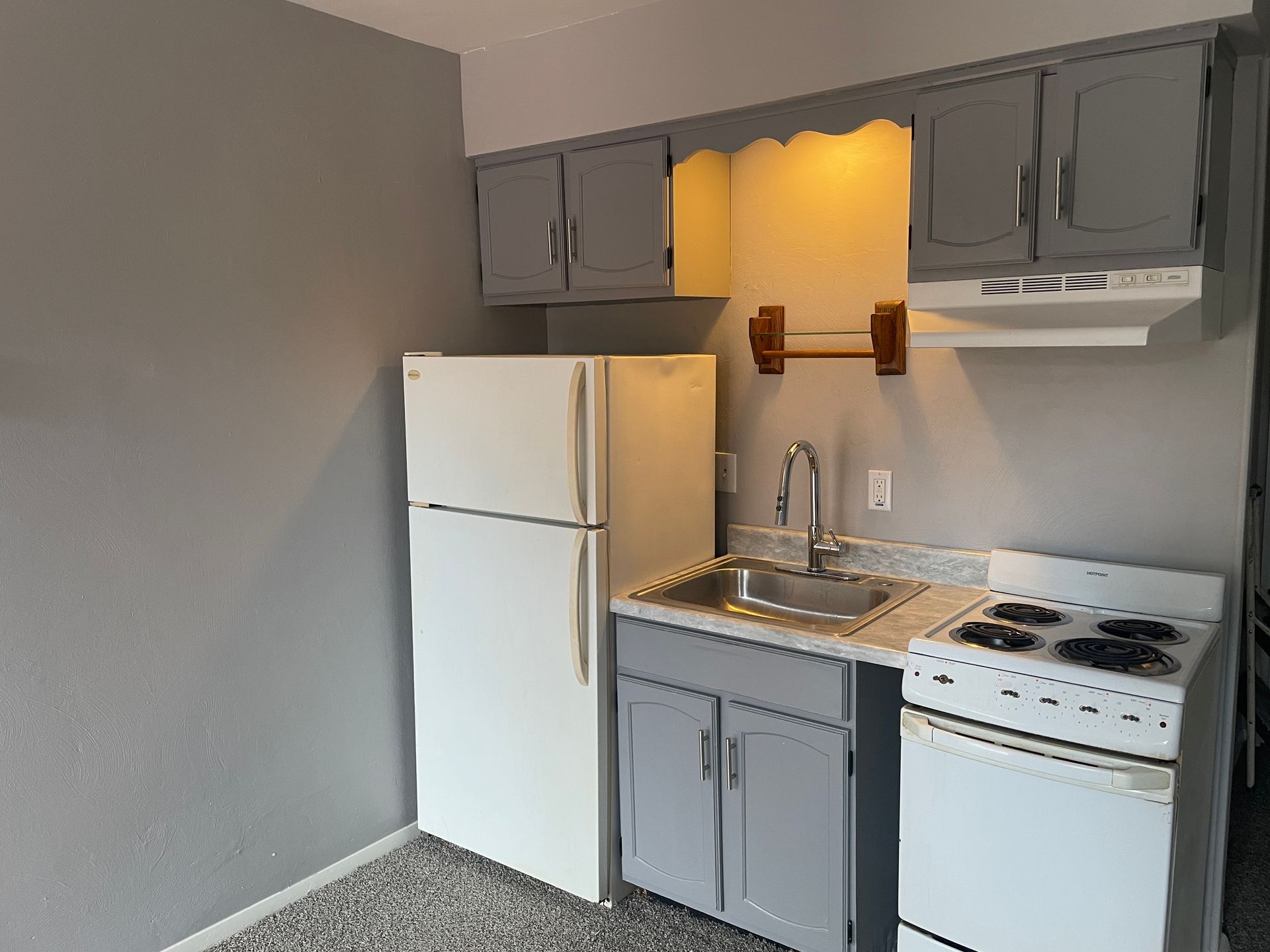 Ohio all utilities Included. nurses and doctors  kitchen, full-sized bed. 1 BEDROOM FULLY FURNISHED apartment for rent in Boardman, Youngstown, furnished Finder rentals for nurses and doctors
