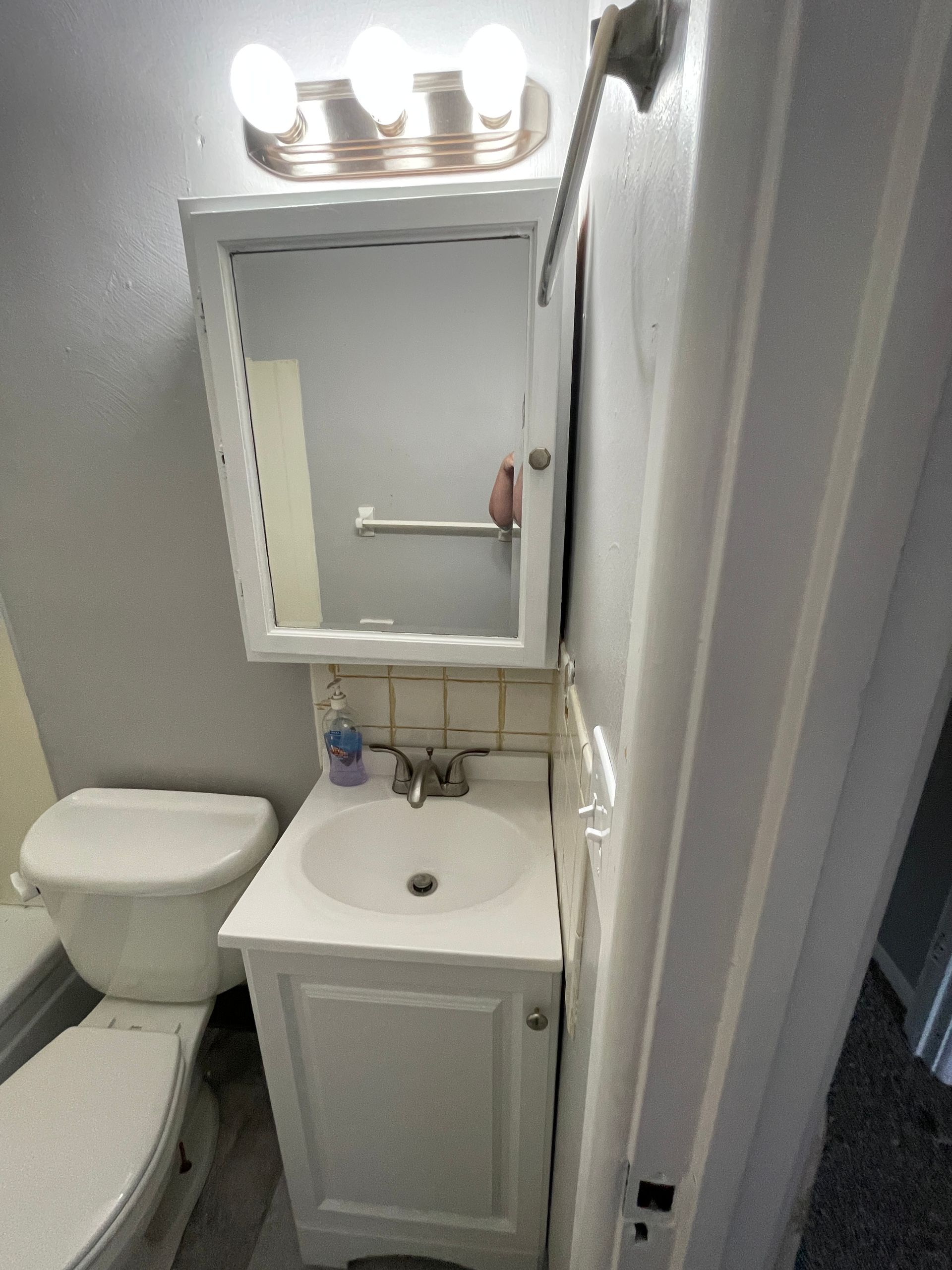 Ohio all utilities Included. bathroom with bathtub. 1 BEDROOM FULLY FURNISHED apartment for rent in Boardman, Youngstown, furnished Finder rentals for nurses and doctors