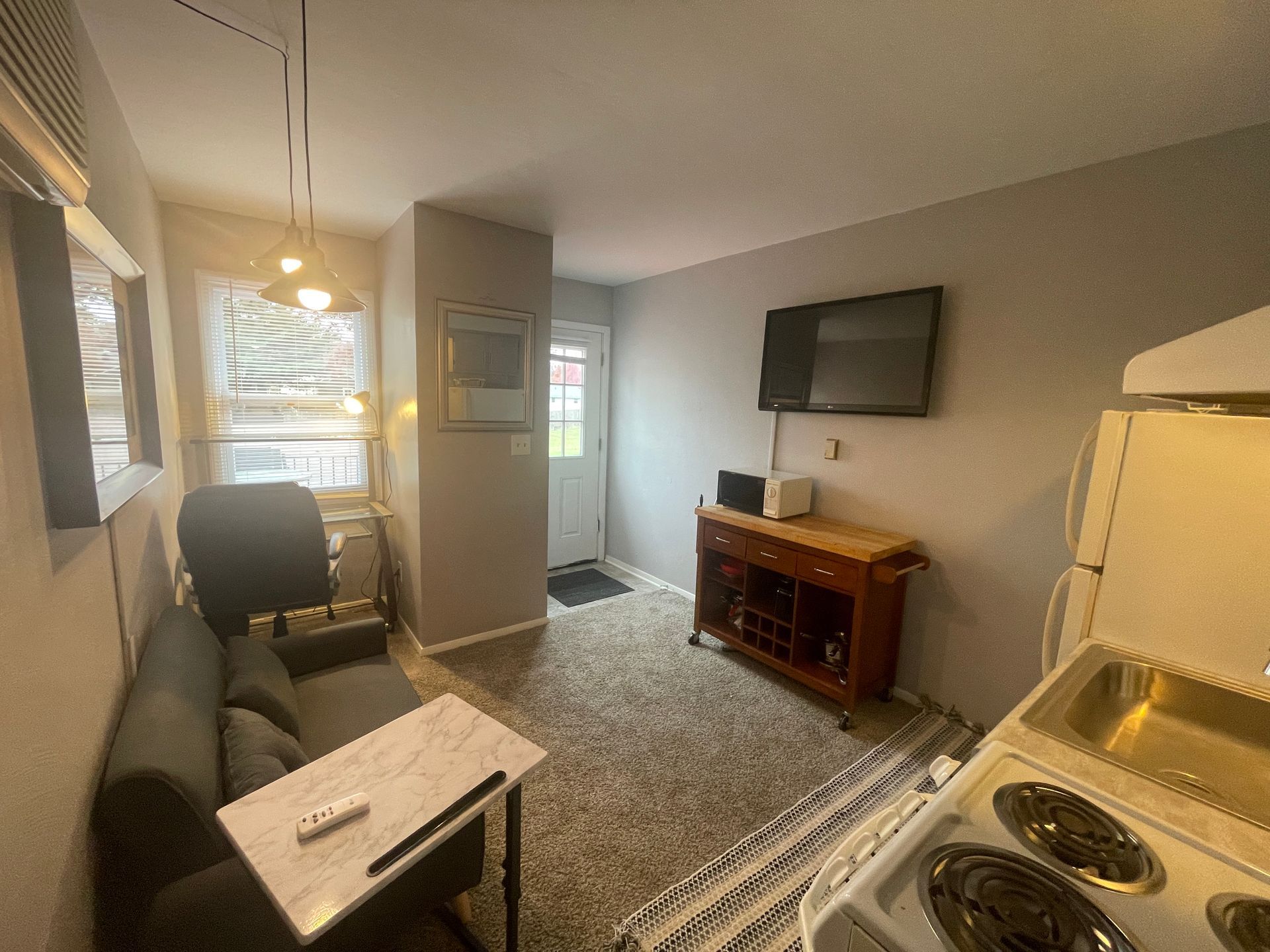 Ohio all utilities Included.  full-sized bed. 1 BEDROOM FULLY FURNISHED apartment for rent in Boardman, Youngstown, furnished Finder rentals for nurses and doctors. flat screen tv