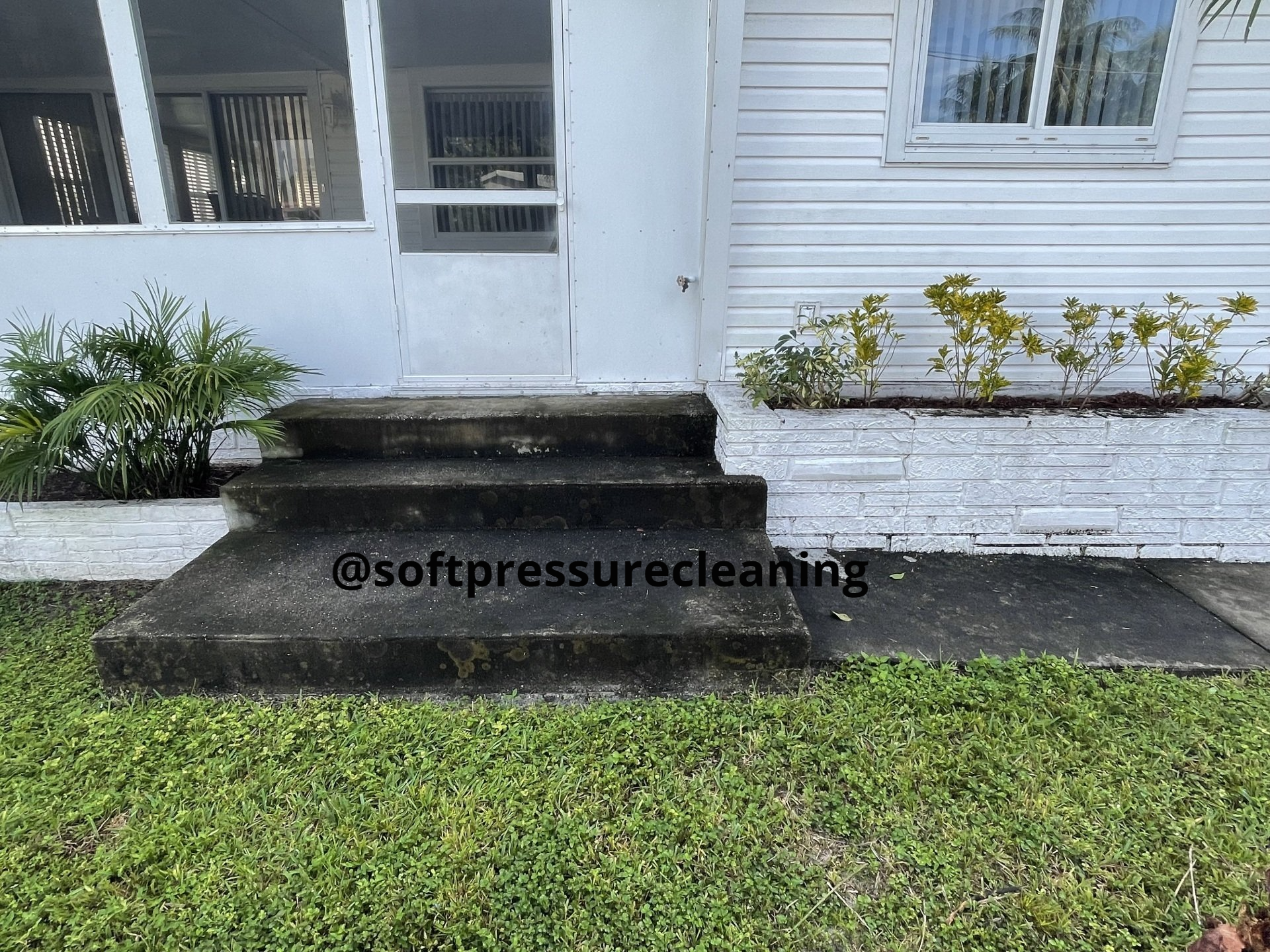 Orlando's top-rated driveway and sidewalk cleaning service