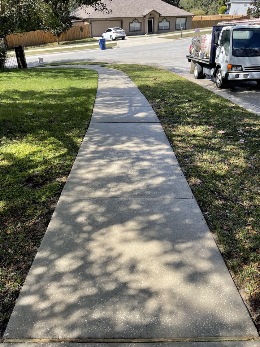 Remove stains and dirt with driveway and sidewalk pressure washing