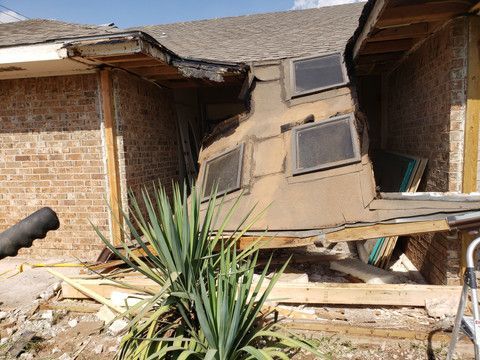 A house that has been damaged by an earthquake.