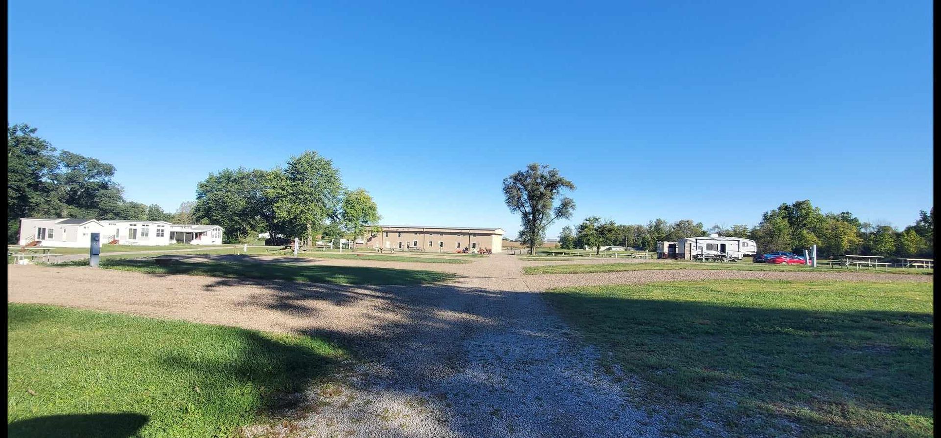 a group of mobile homes are parked in a grassy area