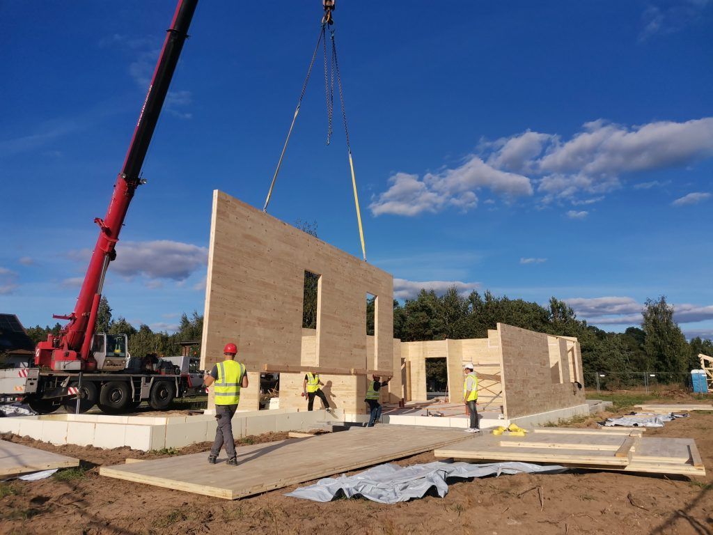 MONTAGGIO CASE IN LEGNO X-LAM