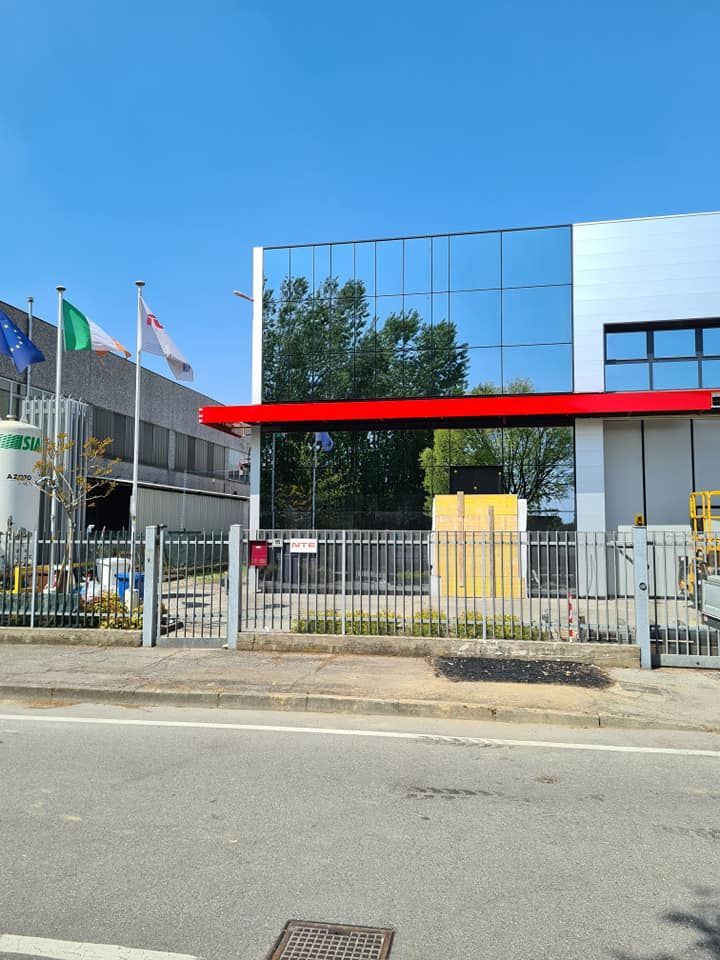 Facciata edificio in vetro