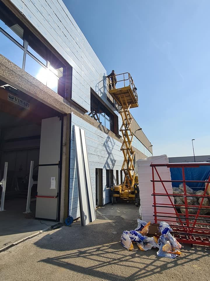 Piattaforma aerea per facciata