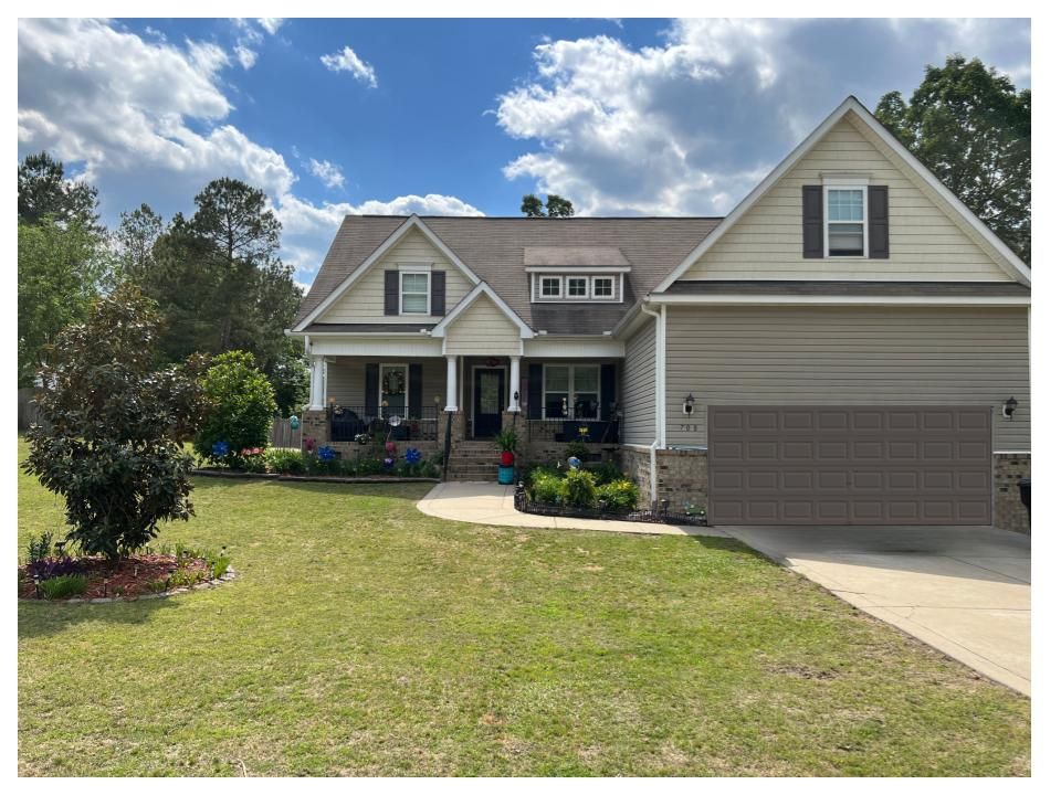 Exterior photo of house