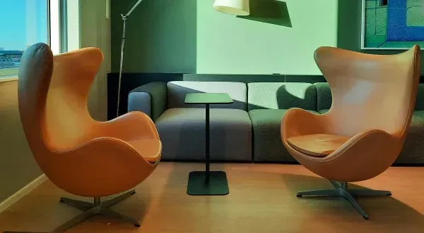 Egg Chair (oder Ei-Sessel) Designklassiker von Arne Jacobsen neu gepolstert