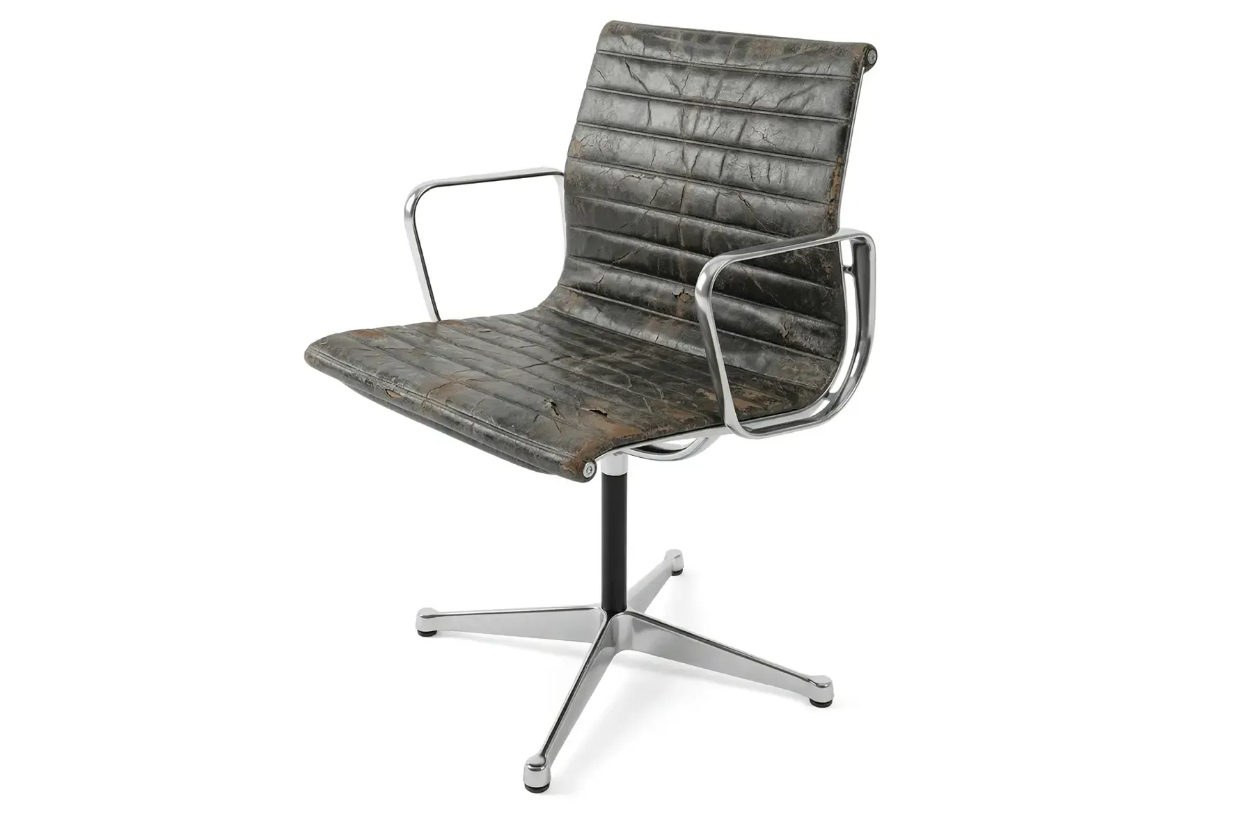 Ein Mann steht neben einem Eimer Farbe und einer Farbrolle.